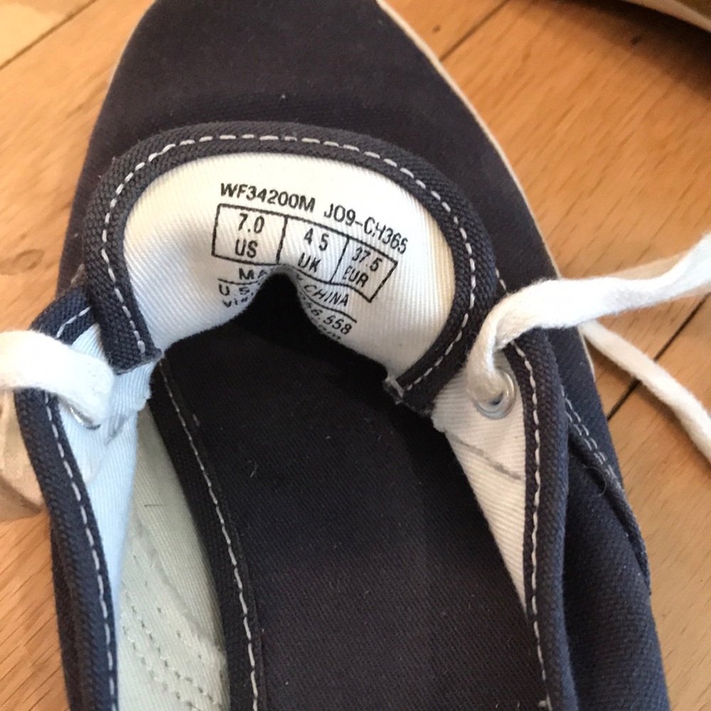 Shoes - Picture 3 of 4